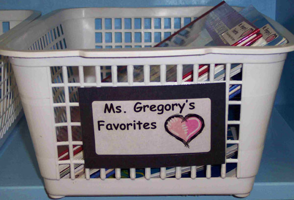 K-3 classroom library book bins marked as favorites
