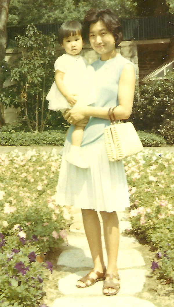 Children's author Wendy Shang as a young girl with her mother